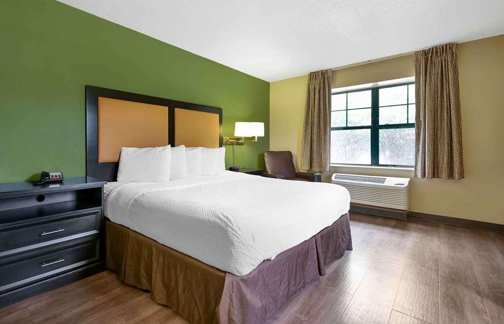 Sonesta Simply Suites Lansing Room photo